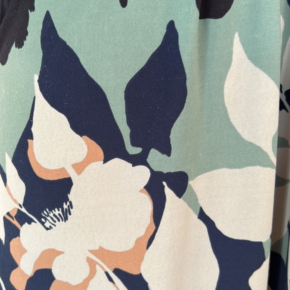 BCBG MAXAZRIA Size Medium M Shirt Top - Picture 4 of 9